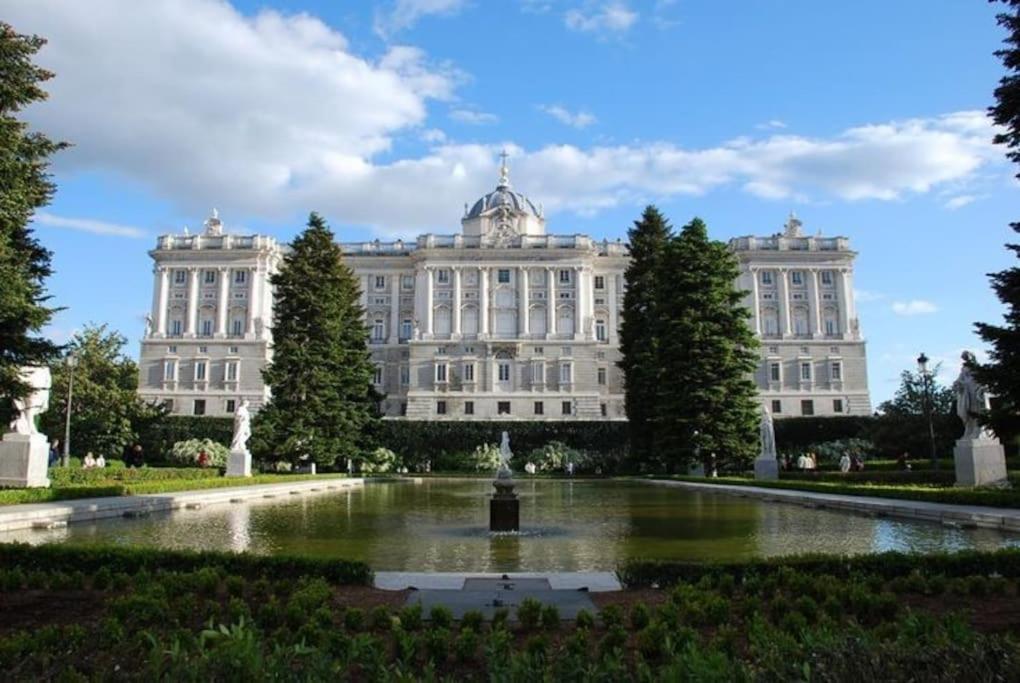 Apartamento Con Patio En Madrid Centro Bagian luar foto