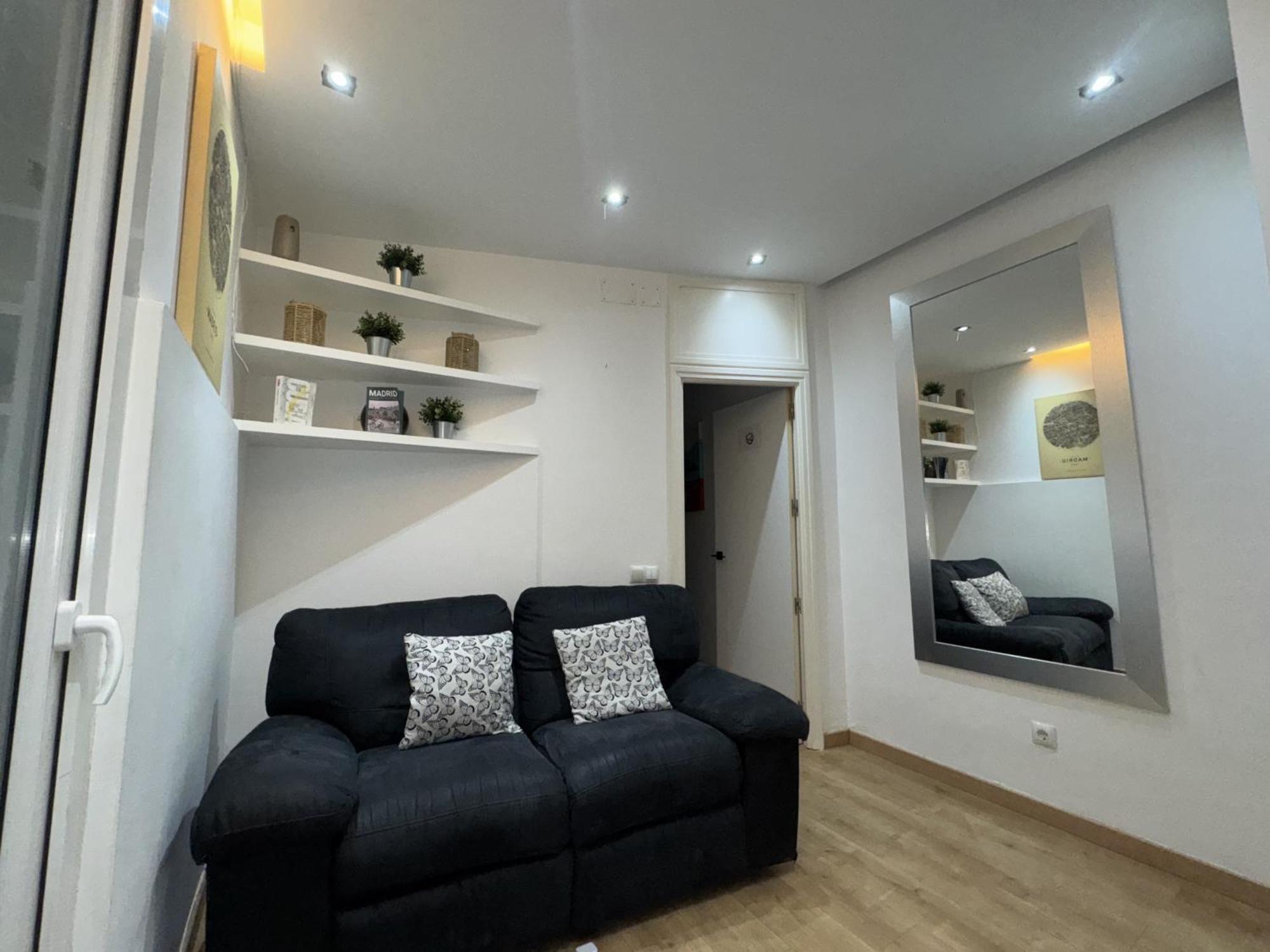 Apartamento Con Patio En Madrid Centro Bagian luar foto